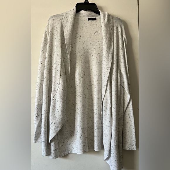 Beautiful Verve Ami cardigan white color with black dotted design. - Picture 4 of 6